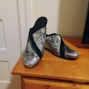 Stylish Women's Silver and Black Mules
